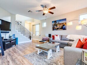 9500 Hunter Ln in Austin, TX - Building Photo - Building Photo