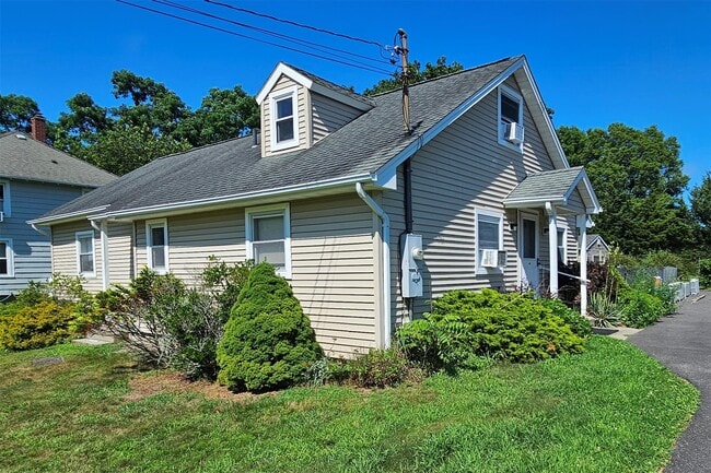 47 Brookfield Ave in Center Moriches, NY - Building Photo - Building Photo