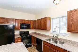 290 S Annandale Dr in Lake In The Hills, IL - Building Photo - Building Photo
