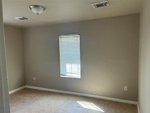 8910 Strathmore Dr in Houston, TX - Building Photo - Building Photo