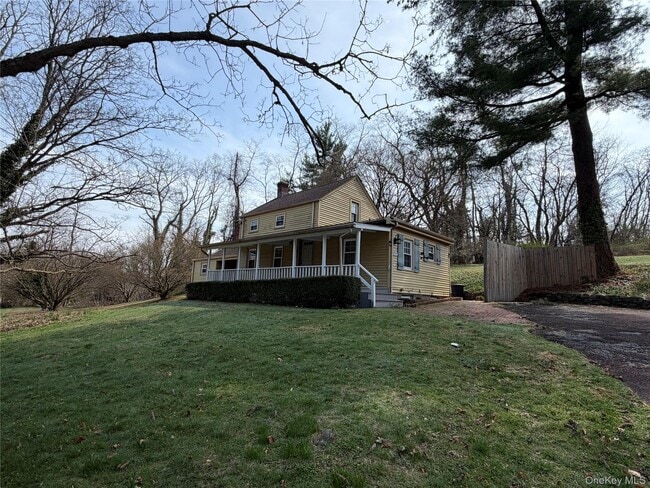 327 W Neck Rd in Lloyd Harbor, NY - Building Photo - Building Photo