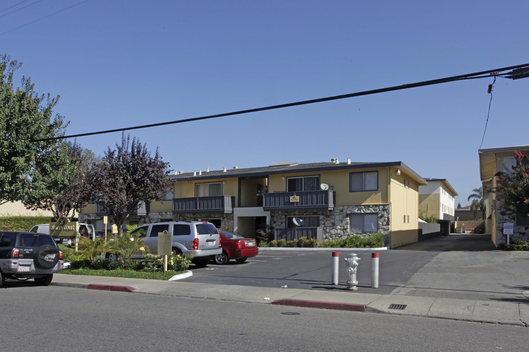 Atrium Court in Mountain View, CA - Building Photo