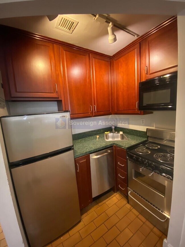 525 W 49th St-Unit -B in New York, NY - Foto de edificio - Building Photo