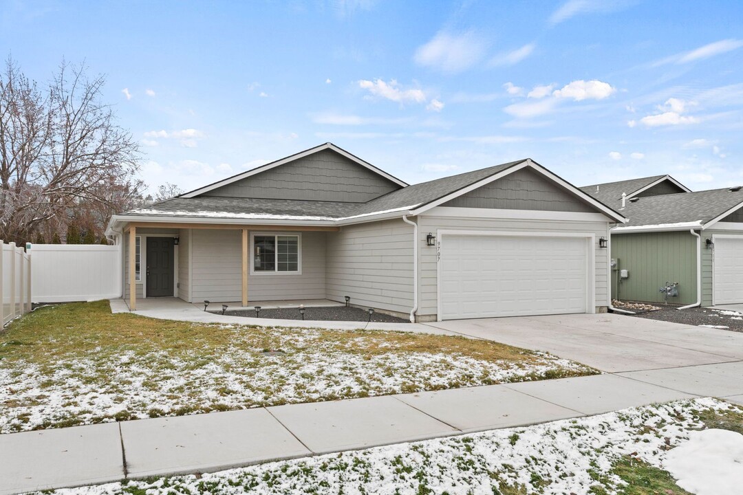 9707 E Hoffman Ct in Spokane, WA - Building Photo