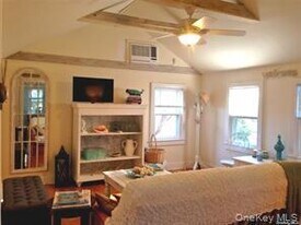 3 Lincoln St in Westhampton, NY - Building Photo