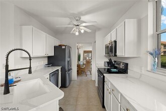 9050 Las Maderas Dr in Bonita Springs, FL - Building Photo - Building Photo