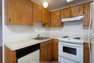 2512 SE 103rd Ave in Portland, OR - Building Photo - Building Photo