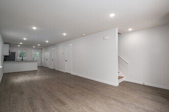 Modern Duplex Unit for Rent - Modern Living at Its Best! in Hickory, NC - Foto de edificio - Interior Photo