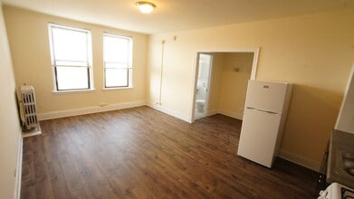 2770 N Milwaukee Ave, Unit 320 in Chicago, IL - Building Photo - Building Photo