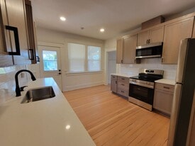 2624 N Rosa Parks Way in Portland, OR - Building Photo