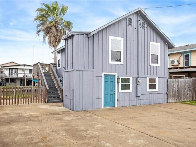 85 Bayou Vista Dr in Hitchcock, TX - Building Photo - Building Photo