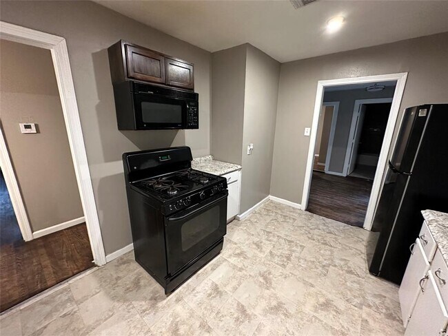 6117 Cavanaugh St photo'