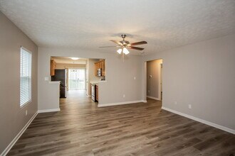 11409 Cuyahoga Dr in Indianapolis, IN - Foto de edificio - Building Photo