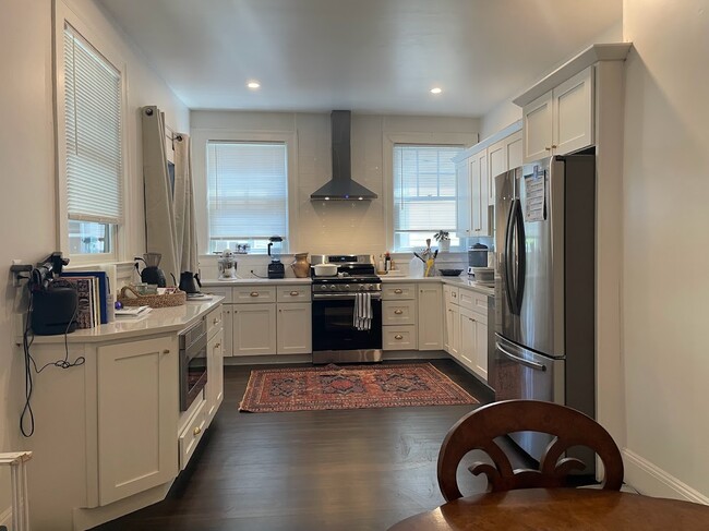8 Barnes St-Unit -1 in Providence, RI - Building Photo - Building Photo
