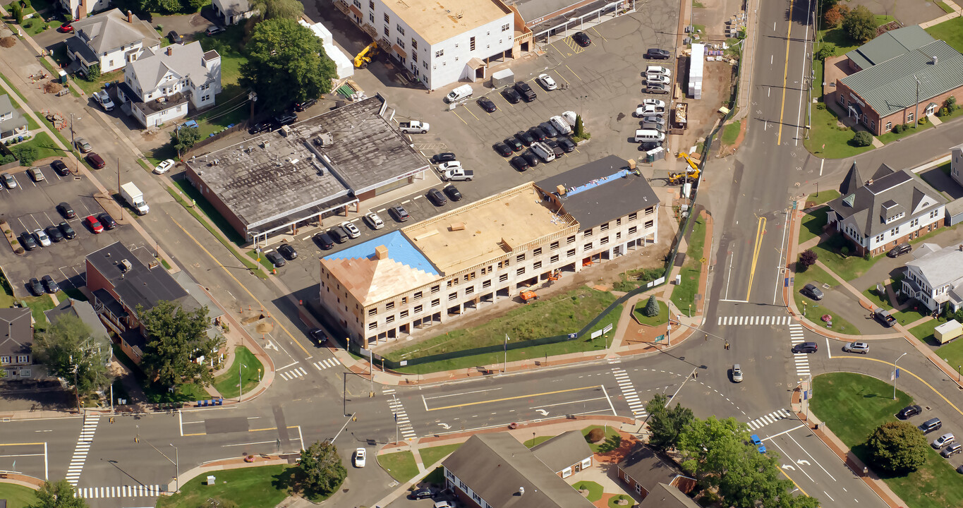 Founders Square in Windsor, CT - Building Photo