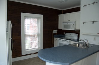 306 N Jefferson Ave in West Jefferson, NC - Foto de edificio - Building Photo