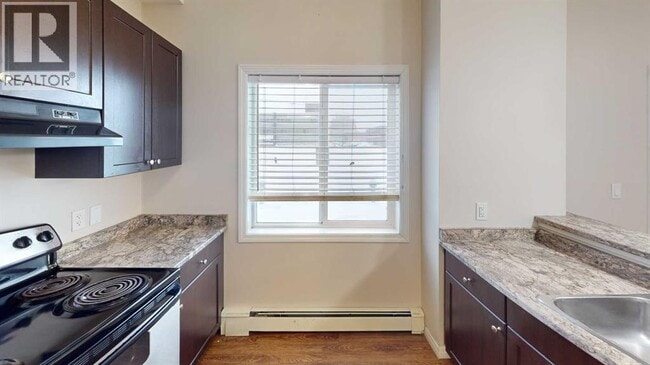 10004-1097A 97A St in Grande Prairie, AB - Building Photo - Building Photo