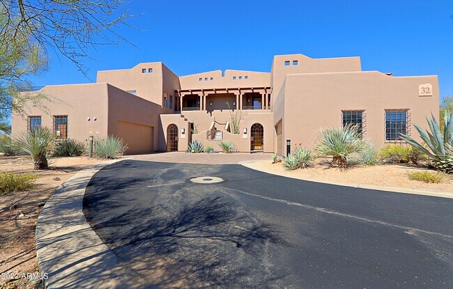 36601 Mule Train Rd in Carefree, AZ - Building Photo - Building Photo