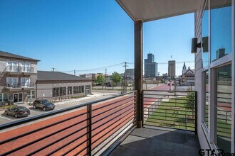 522 W Erwin St in Tyler, TX - Building Photo - Building Photo