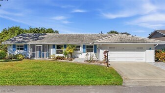 30 Maui Cir in Naples, FL - Building Photo