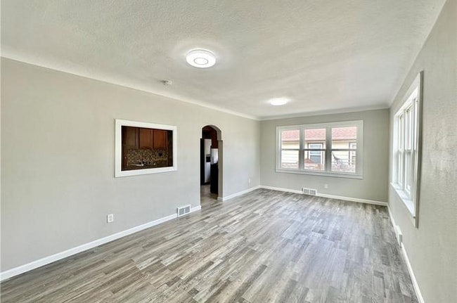 2303 Maple St in Des Moines, IA - Foto de edificio - Building Photo