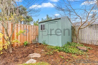 13595 NW Westlawn Terrace in Portland, OR - Building Photo - Building Photo