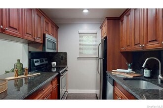 122 Easy St in Islip, NY - Building Photo - Building Photo