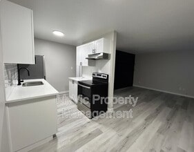 10024-10154 154 St in Edmonton, AB - Building Photo - Building Photo