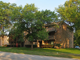 4104-4112 Lindenwood Dr Apartments