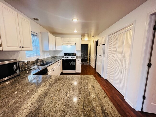 1756 W Roscoe St in Chicago, IL - Building Photo - Building Photo