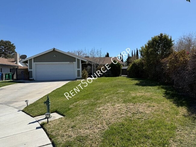 2134 Dallin St in Lancaster, CA - Building Photo - Building Photo