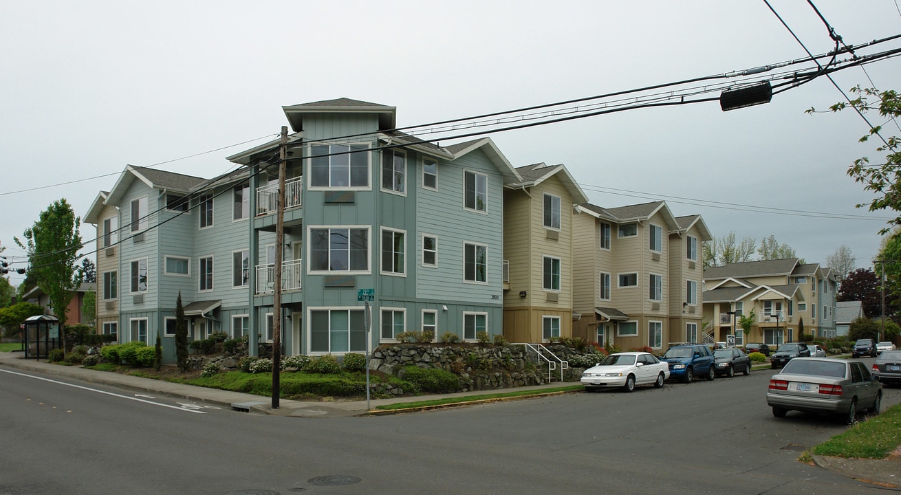 White Bear Apartments in Corvallis, OR - Foto de edificio