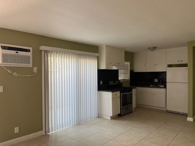 property at 1109 E La Deney Ct
