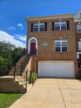 7334 Hampton Manor Pl in Springfield, VA - Foto de edificio - Building Photo