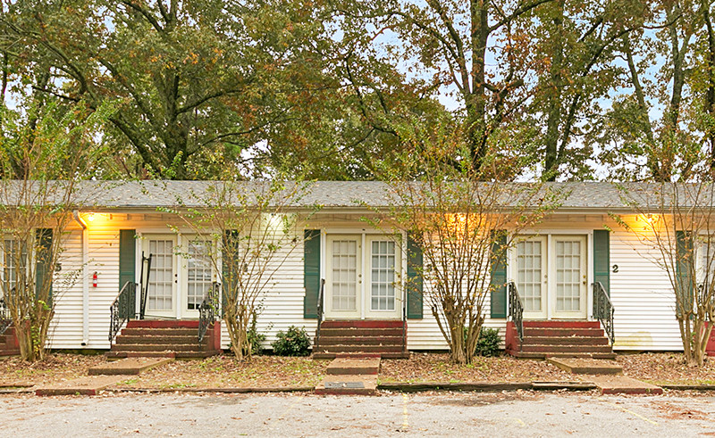 1542 Highway 70 E in Jackson, TN - Building Photo