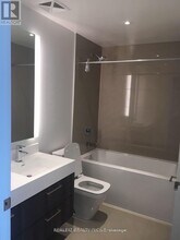 1 Yorkville Ave in Toronto, ON - Building Photo - Building Photo