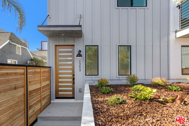 property at 1253 N Gower St