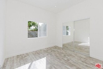 9958 Marklein Ave in San Fernando, CA - Foto de edificio - Building Photo