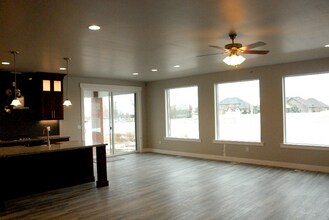 4047 W Adler Rd in Riverton, UT - Building Photo - Building Photo