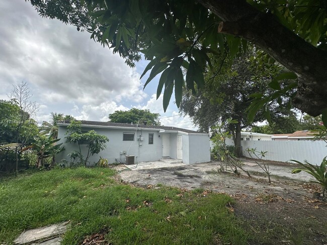 940 NW 34th Way in Fort Lauderdale, FL - Building Photo - Building Photo