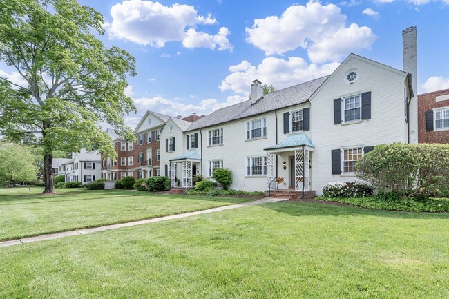 property at 39 E Lock Ln