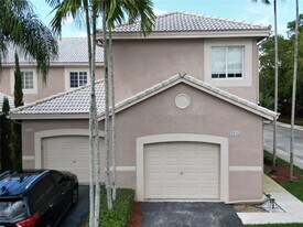 2045 Pompeii Ct in Weston, FL - Building Photo