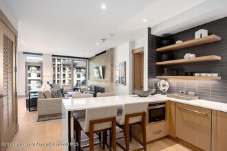 130 Wood Rd, Unit 460-462 in Snowmass Village, CO - Foto de edificio - Building Photo