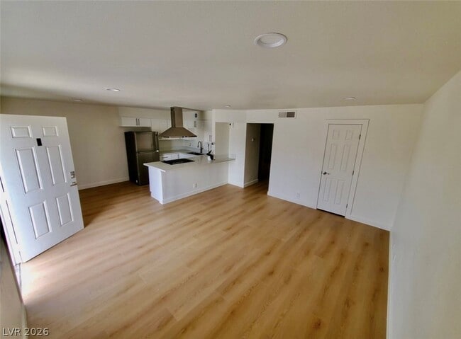 2121 Oceanus Ln in Las Vegas, NV - Building Photo - Building Photo