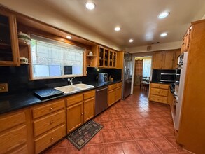 15719 Vose St in Los Angeles, CA - Building Photo - Building Photo