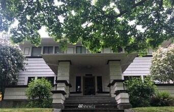 5011 18th Ave NE in Seattle, WA - Building Photo - Building Photo