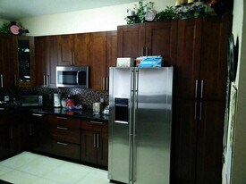 6936 SW 39th St in Davie, FL - Building Photo