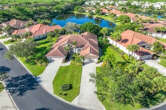 8482 Bent Creek Way in Naples, FL - Foto de edificio - Building Photo