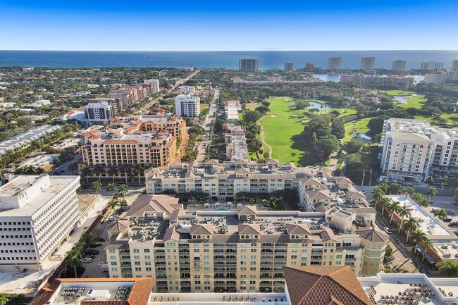 99 SE Mizner Blvd in Boca Raton, FL - Foto de edificio - Building Photo