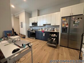 157 Everett St in Boston, MA - Foto de edificio - Building Photo